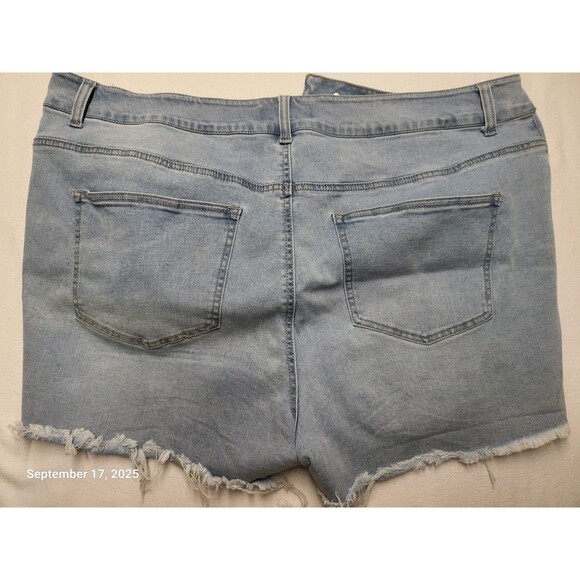 Fashion Nova Women's Denim Jean Cut Off Shorts Distressed Sz 18 - Picture 2 of 7